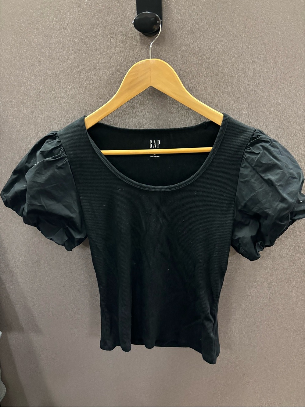 GAP Black Puff Sleeve Scoop Neck Tee